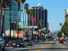 英雄联盟台服官网-洛杉矶湖人训练开放日；加时末段远射贴柱引欢呼；欧联在即；临场指挥获称赞(洛杉矶快船新球馆)